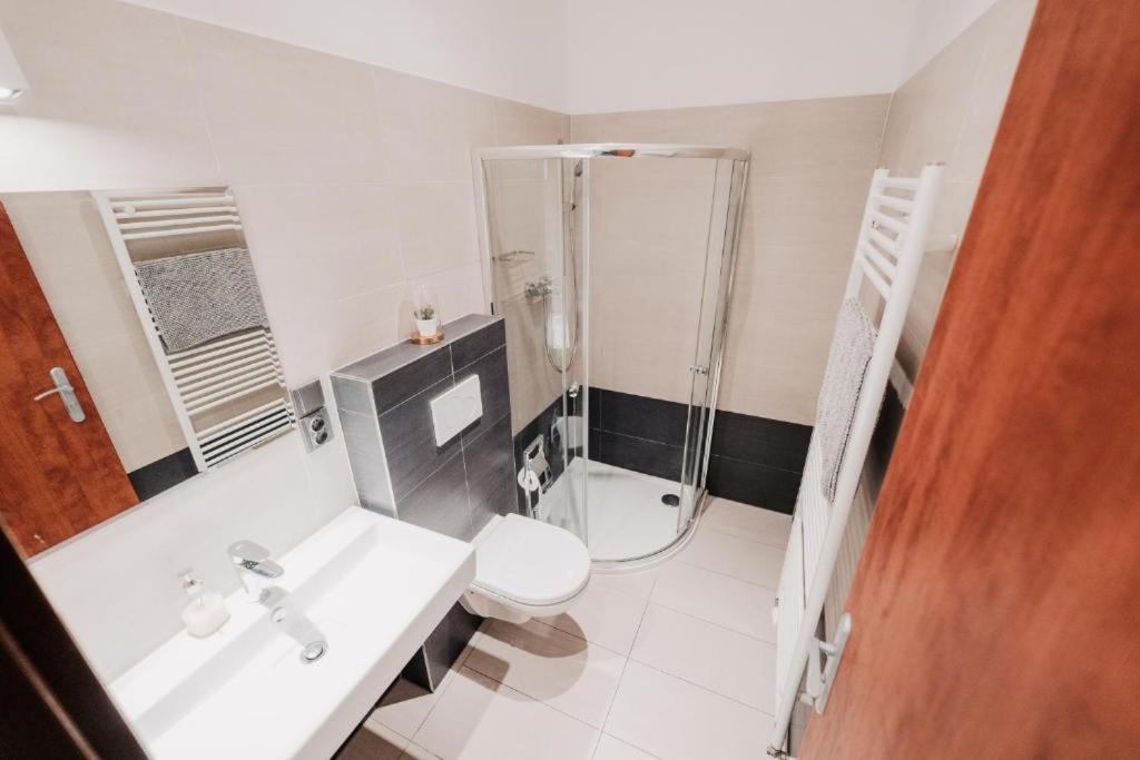 Citybeat Apartments, 400M From The Square 比尔森 外观 照片