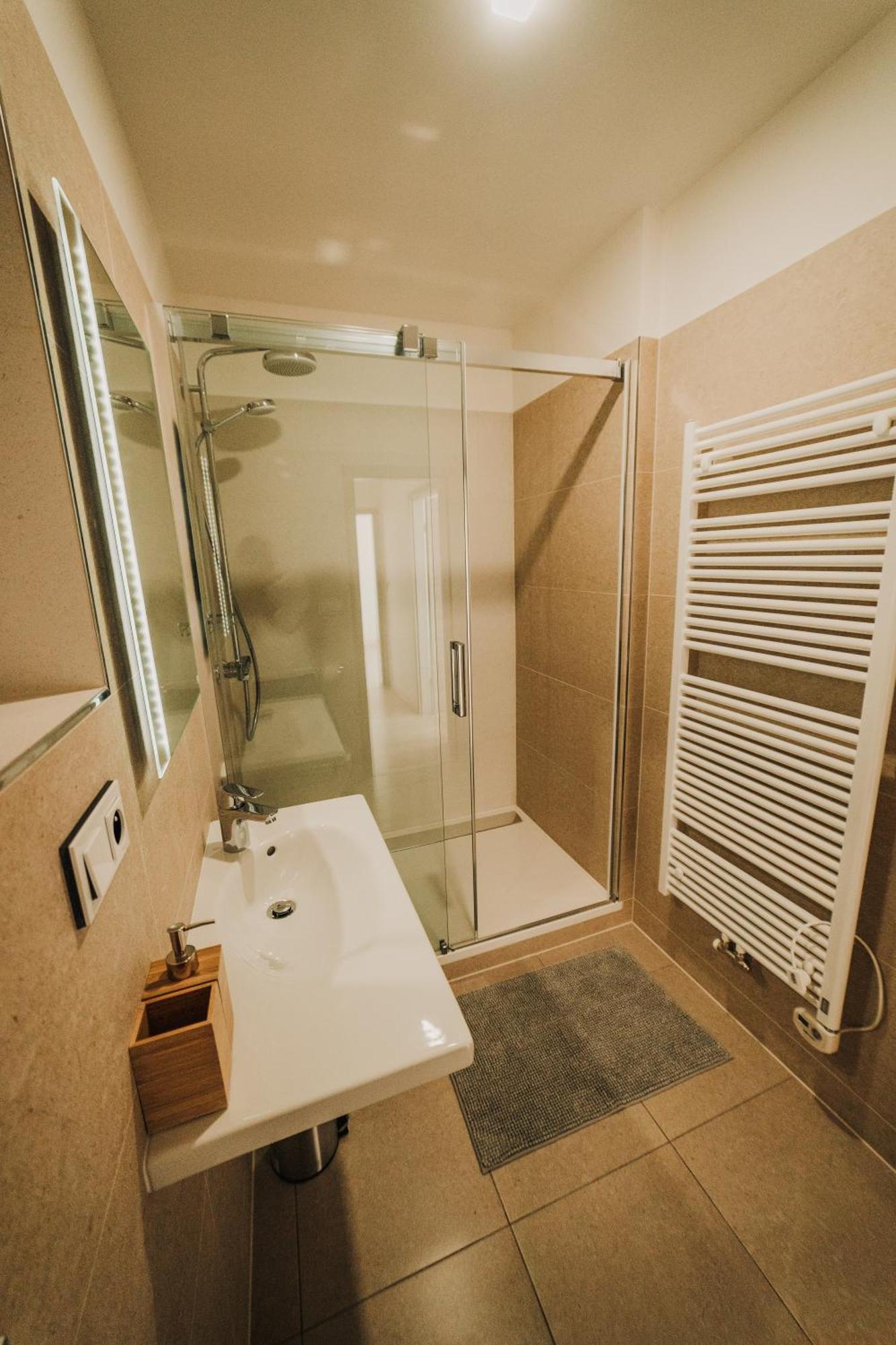 Citybeat Apartments, 400M From The Square 比尔森 外观 照片