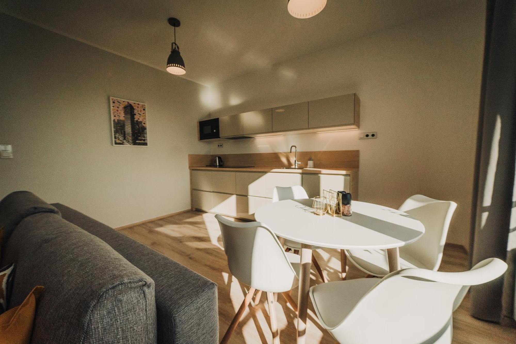 Citybeat Apartments, 400M From The Square 比尔森 外观 照片